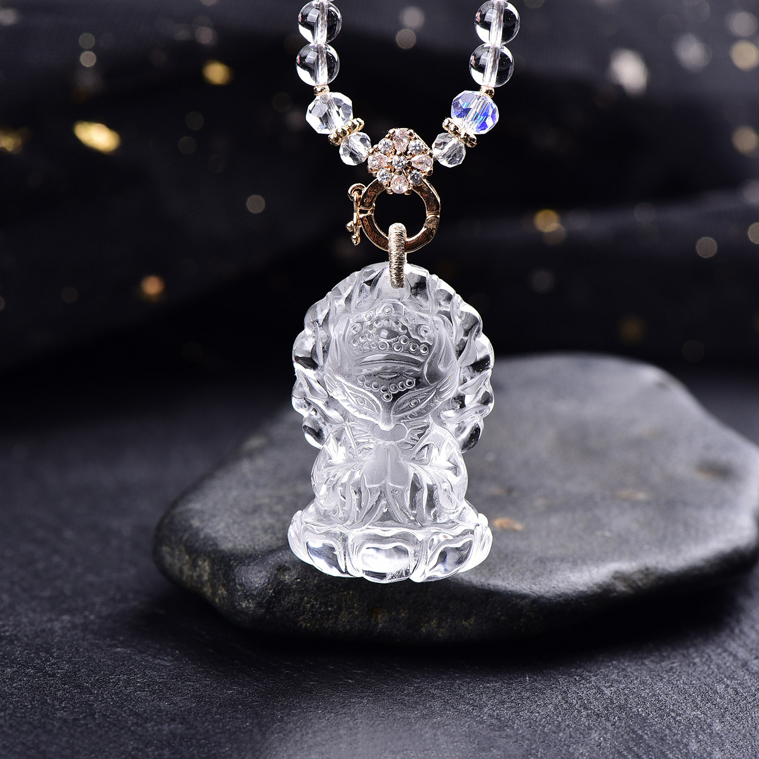 天然白水晶九尾狐吊坠手工精雕立体莲花座许愿狐狸原创设计项链