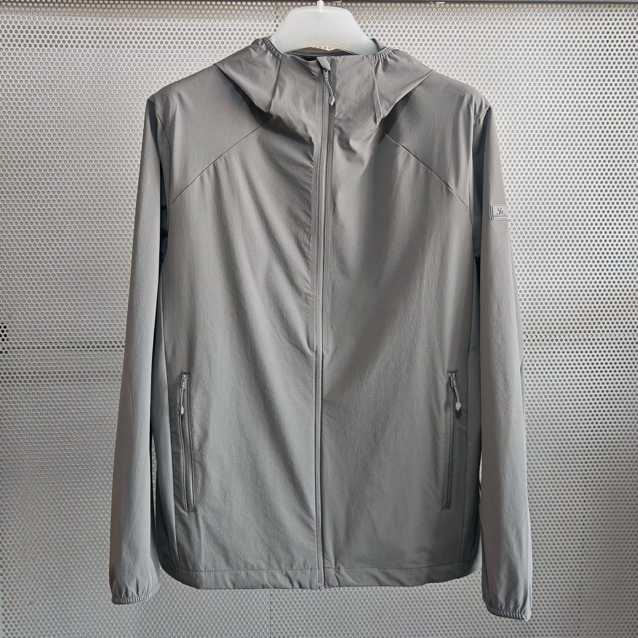 牧高笛26款春季新款弹力外套男款户外徒步登山服运动软壳连帽夹克