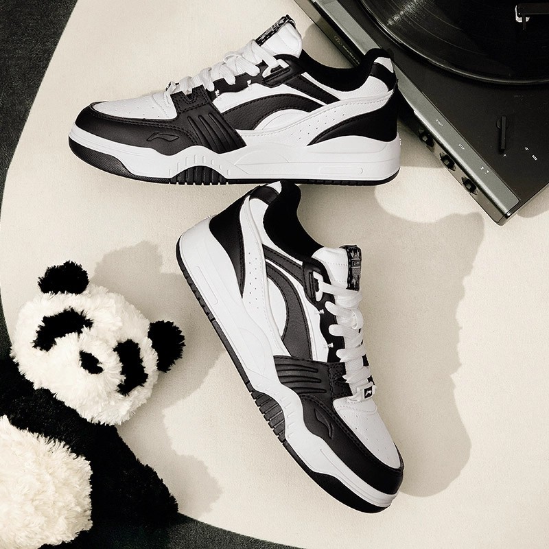 李宁月白女鞋板鞋云科技减震熊猫