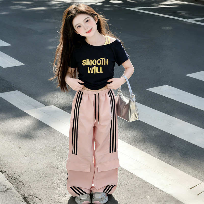 女童爵士舞服练功服演出2026新款白色上衣嘻哈街舞运动时尚走秀服
