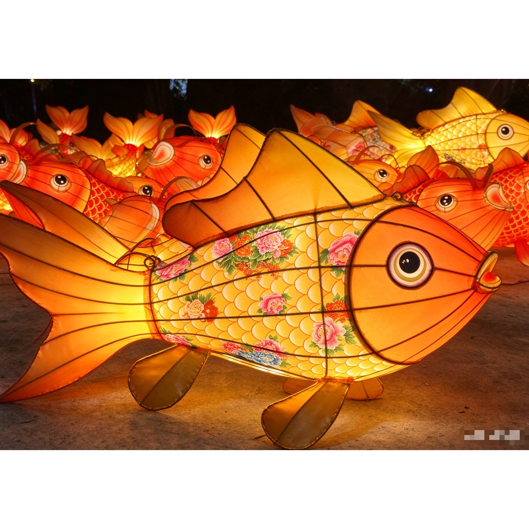 户外发光金鱼花灯商业街天幕吊挂鱼灯笼中秋国庆景区美陈鱼彩灯