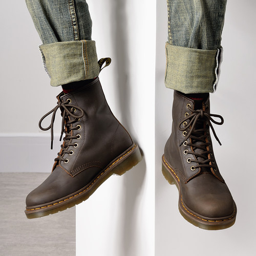 先锋之翼复古棕疯马皮8孔马丁靴