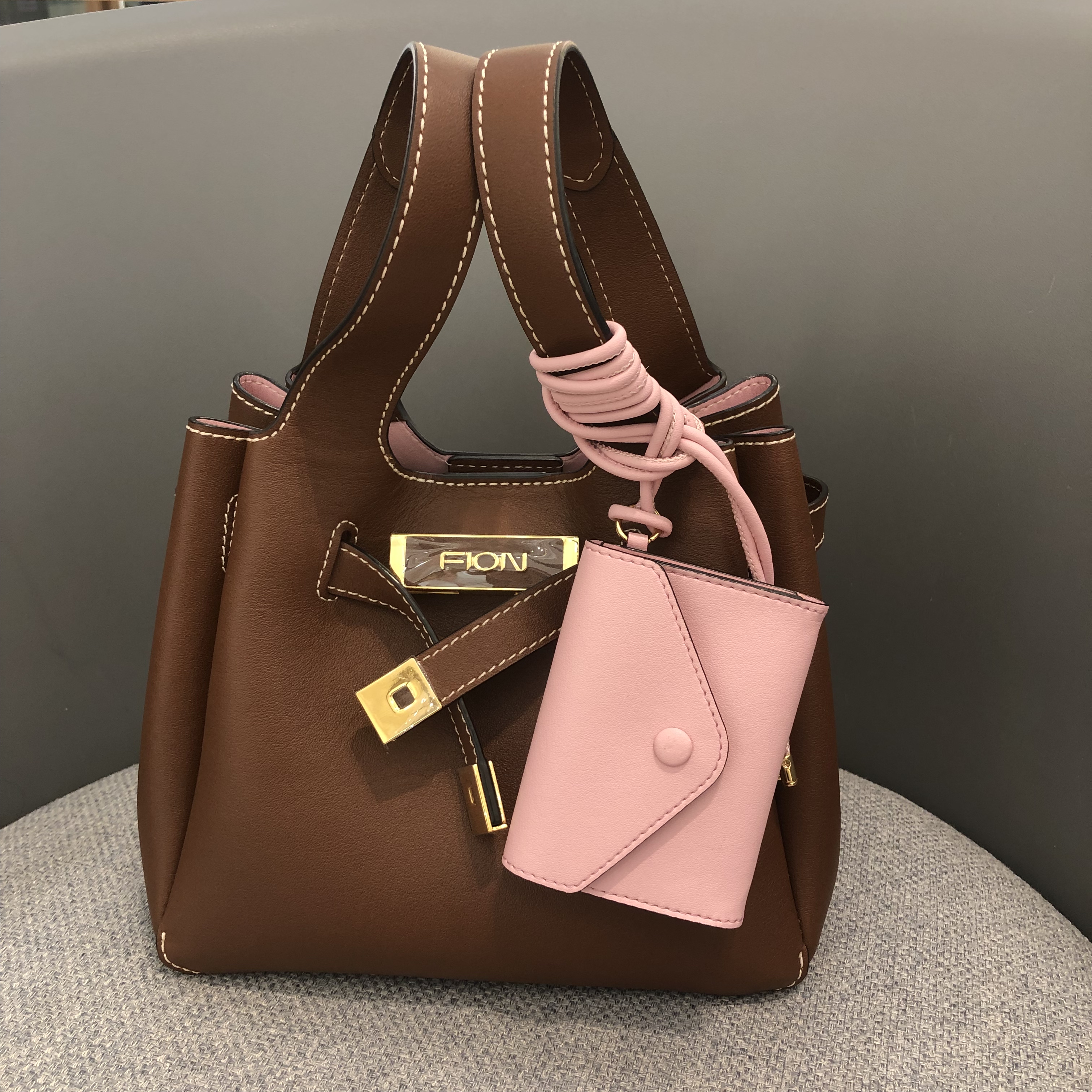 菲安妮专柜正品2025新款时尚百搭手提包单肩斜挎包女包FAAFVJG006