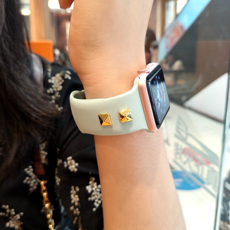 適用蘋果apple watch6/SE矽膠鉚釘表帶iwatch5/4/3運動透氣表帶潮在類目 智能設備, 智能設備配件, 智能手錶手環錶帶/腕帶中 - 來自Buy2taobao.com提供專業的淘寶代購服務