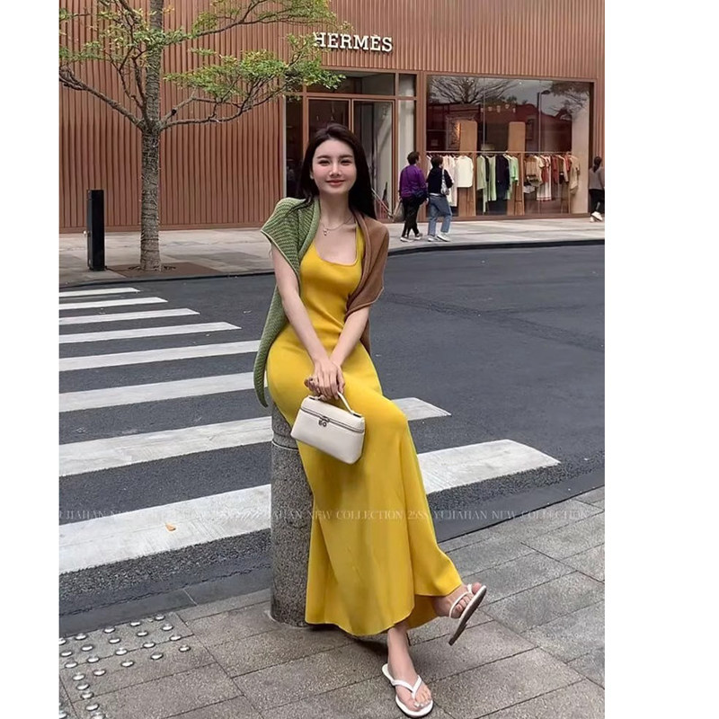 送披肩春夏季姜黄色背心连衣裙A字摆长款裙子吊带长裙遮胯显瘦裙