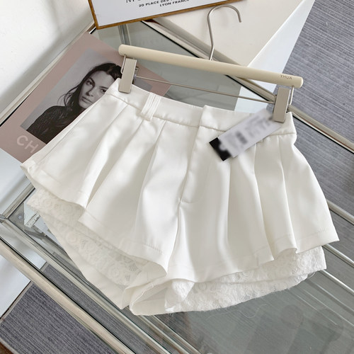 纯欲蕾丝边裙系缎面短款裤