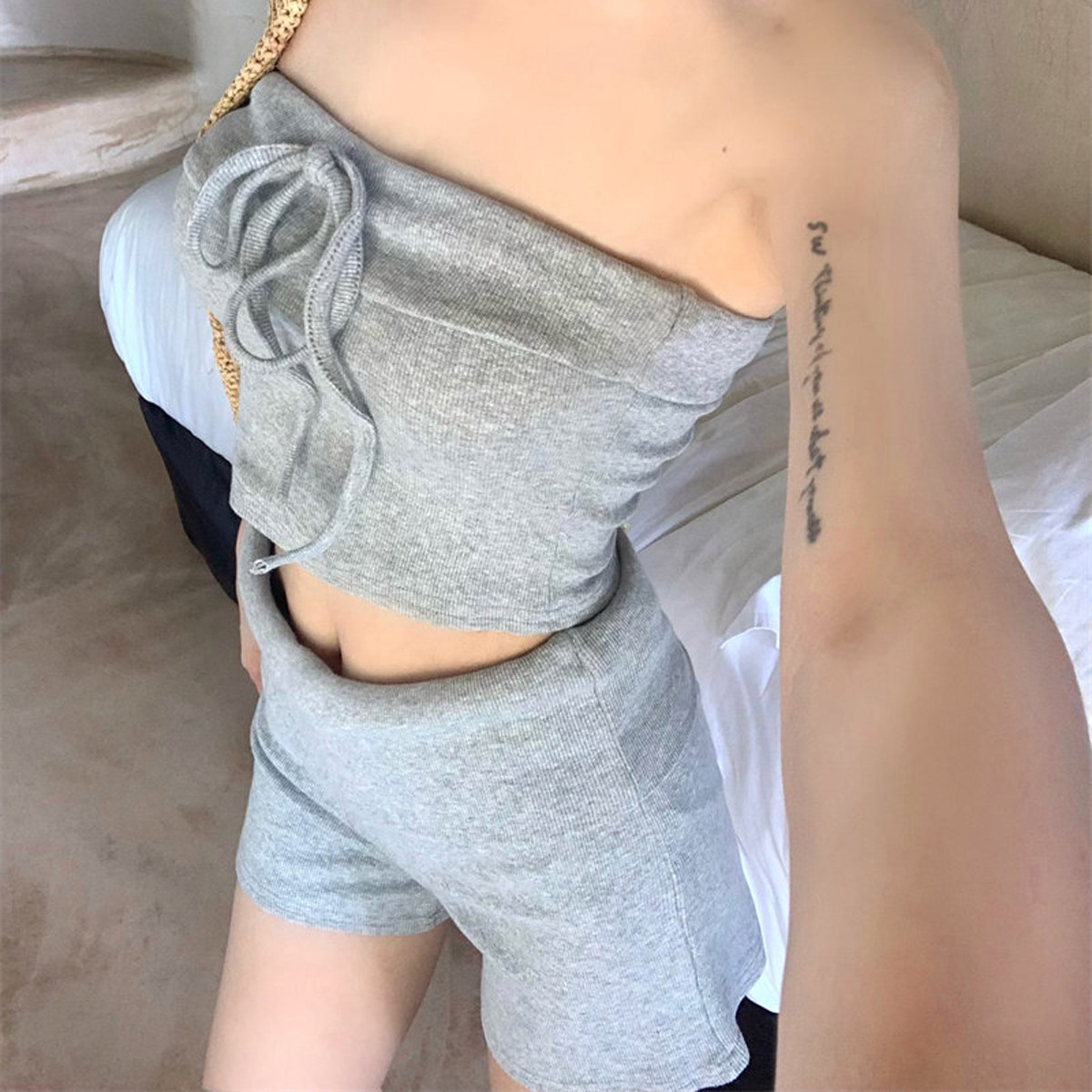 羽毛球网球瑜伽裤休闲跑步健身运动短裤抹胸上衣背心性感两件套装