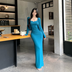 卡戴珊S曲线纯欲性感V领紧身后开叉弹力包臀吊带连衣裙长裙小开衫