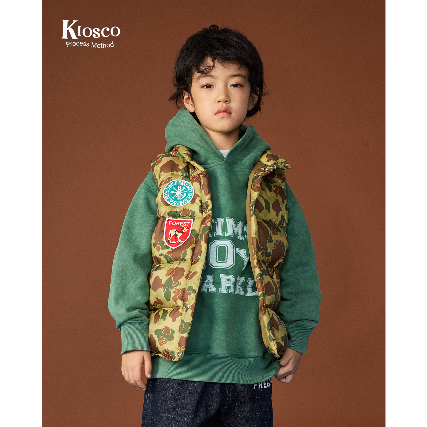 KIOSCO童装秋冬儿童复古苔原绿手绘设计美式徽章贴标迷彩羽绒马甲,童装/婴儿装/亲子装,马甲,淘宝优惠券,粉丝福利购,淘宝优惠卷