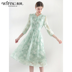 未风绿色雪纺碎花连衣裙女春2026春装新款收腰泡泡袖遮肚长款裙子