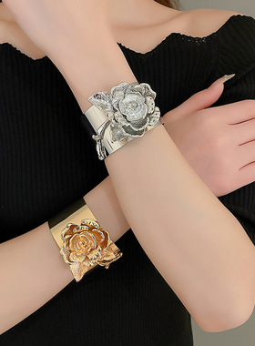 2026新款中古风复古立体雕刻玫瑰花宽版开口金属光面手环时装走秀