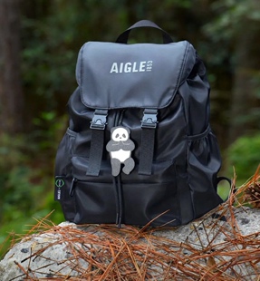 三折AIGLE艾高双肩包背包女防水防污小熊猫电脑包户外轻便休闲包