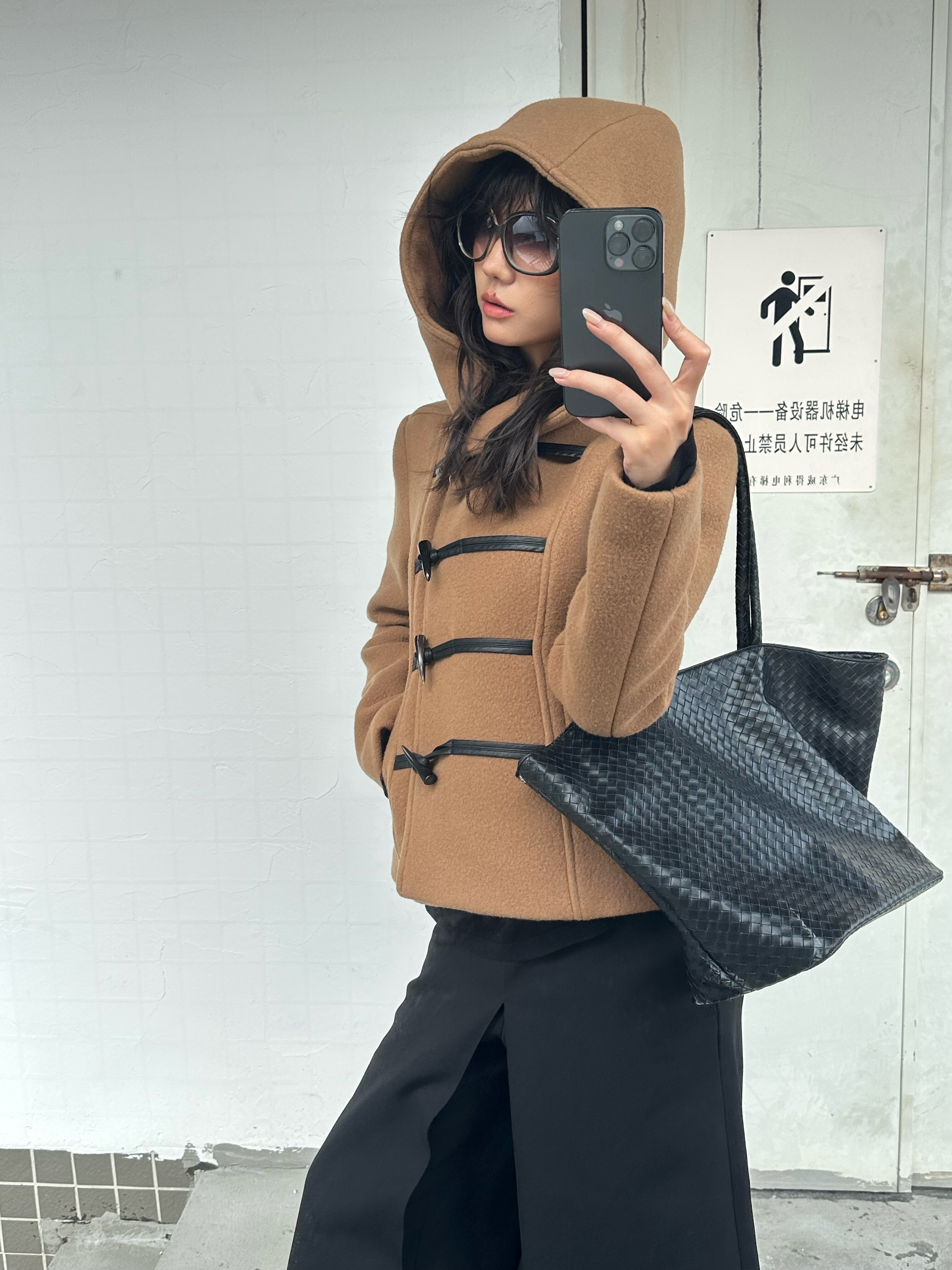 现货升级版 高支100%羊毛 WEEEECHAN 真牛角扣短款连帽羊毛呢外套