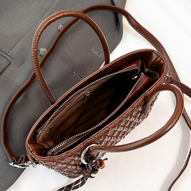 质感斜挎包单肩手提女包