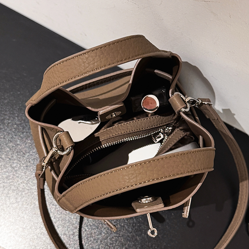 法国小众正品单肩手提斜挎水桶包