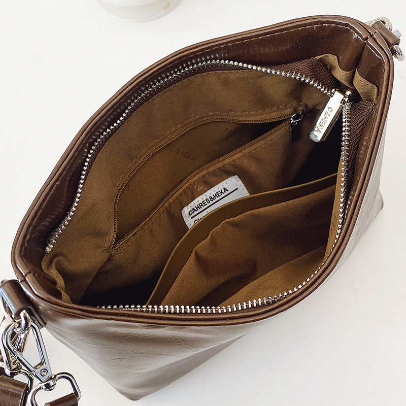 爆款大容量单肩腋下包斜挎托特包