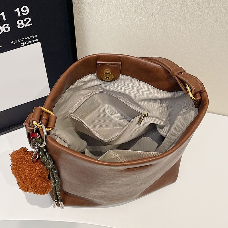 质感斜挎包单肩水桶包女