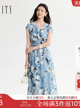 FINITY菲妮迪连衣裙26年夏季新款简约蓝色印花V领优雅系带长裙女