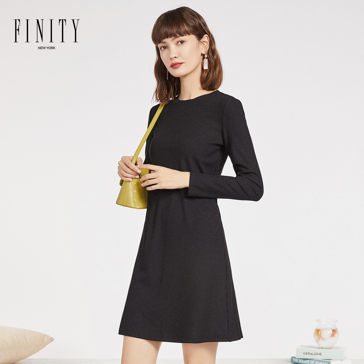 FINITY冬装时尚简约圆领长袖收腰显瘦气质短款针织连衣裙