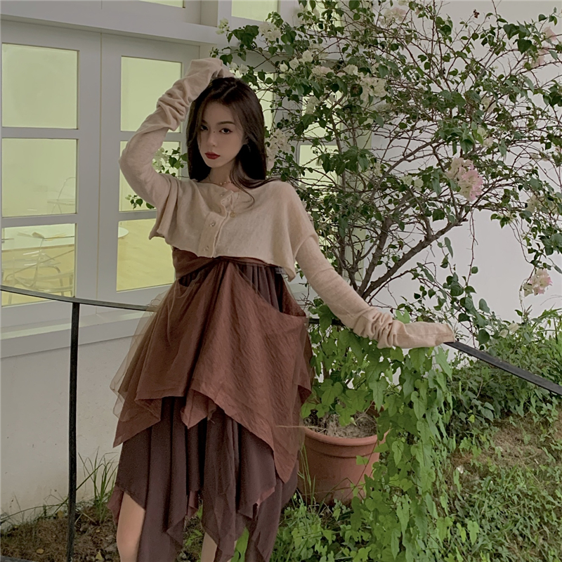 Real price autumn short knitted jacket + heavy industry stitching fairy retro Sen suspender skirt