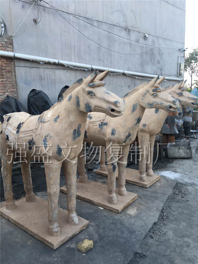 仿真大战马1：复制品仿铜色马俑