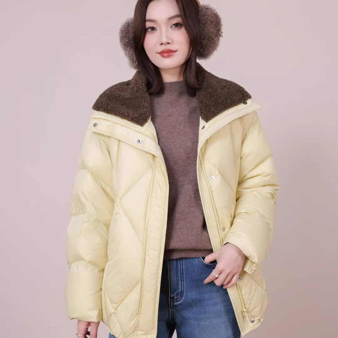 待定制SANER正品2025秋冬新女装902068羊羔毛领白鸭绒菱格外套,女装/女士精品,短外套,淘宝优惠券,粉丝福利购,淘宝优惠卷