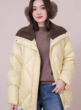 待定制SANER正品2025秋冬新女装902068羊羔毛领白鸭绒菱格外套