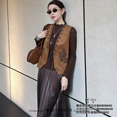 SUI欧货2025秋冬女装 .现货特价 38105复古风麂皮绒刺绣马甲外套