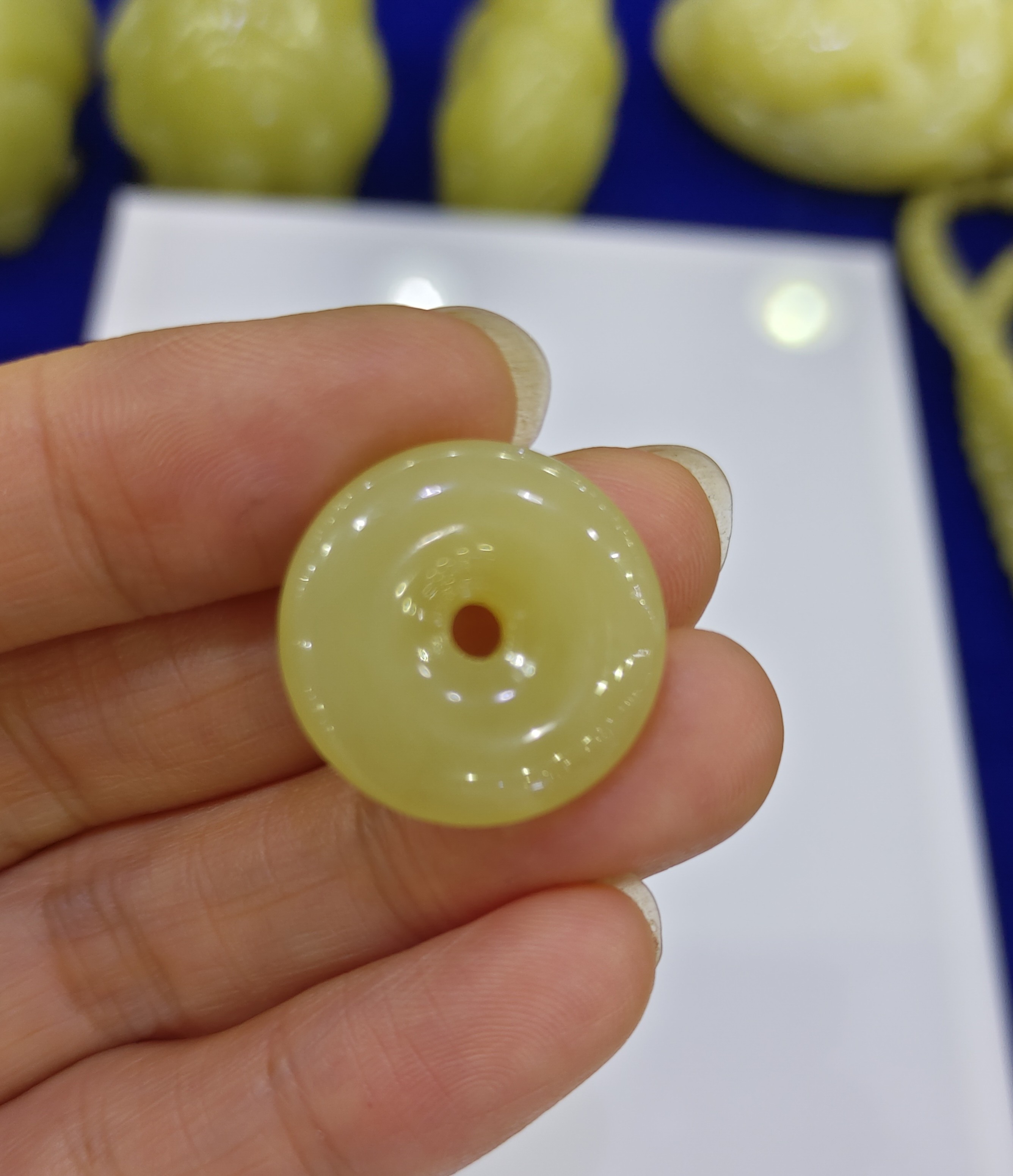 新疆和田玉挂件若羌黄口料平安扣小吊坠