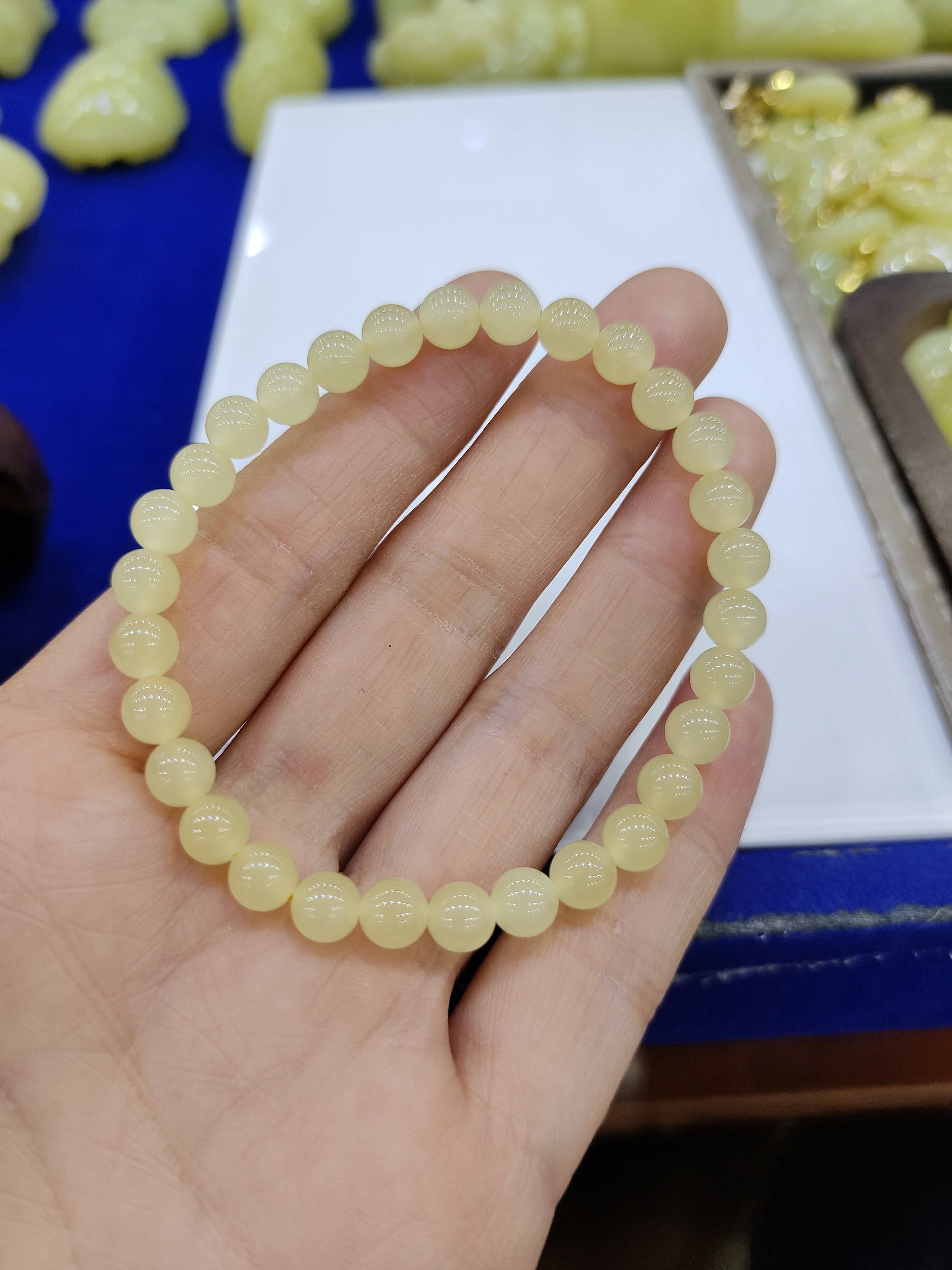 新疆和田玉若羌黄口料手串卡6mm尺寸精美黄口小珠子女式手链