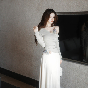 木子李的李纯欲风斜肩褶皱收腰上衣亲肤吊带连衣裙垂感长裙套装夏