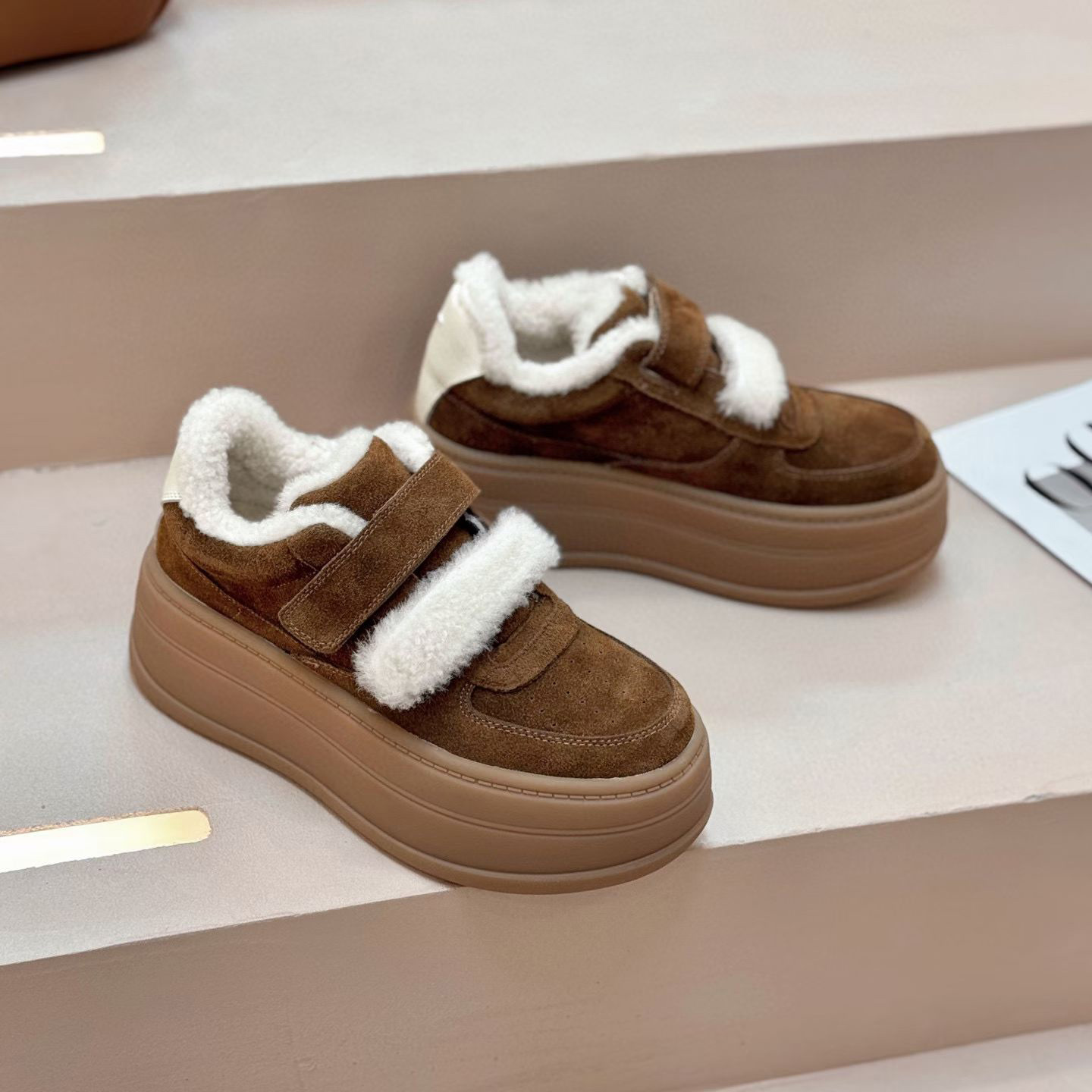 GGCC同款复古加绒厚底魔术贴板鞋