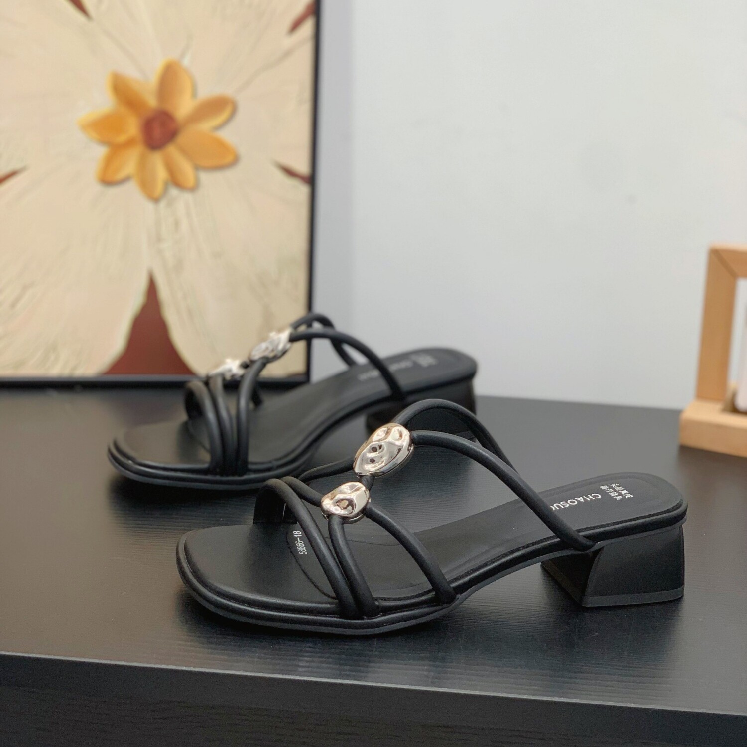 晚晚风法式细带凉拖鞋女夏外穿2026新款复古方头配裙子粗跟一字拖