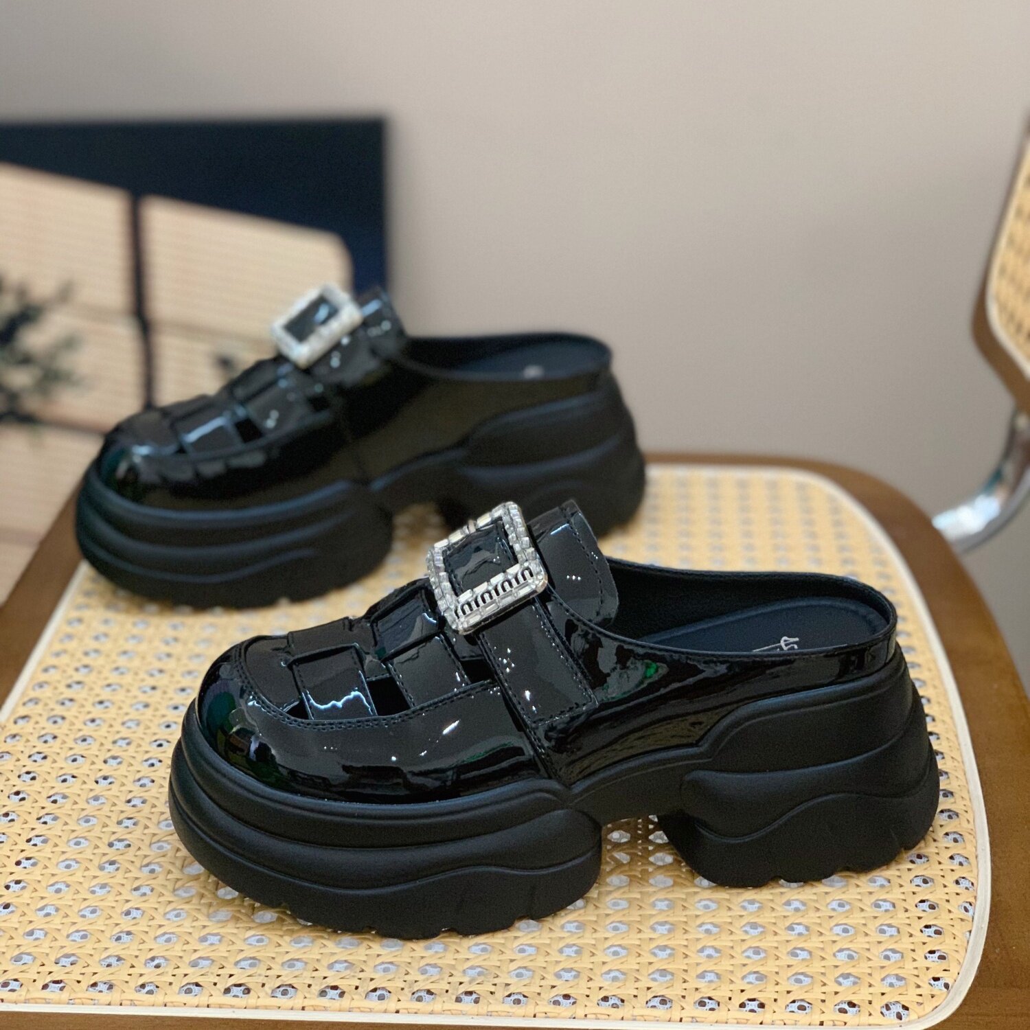 小个子松糕厚底半拖鞋女2026夏季新款漆皮增高英伦风包头乐福鞋