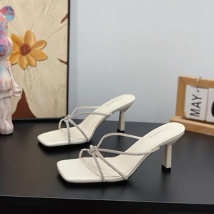 细跟7CM增高显瘦凉拖鞋 新款 水钻细带仙女风一字拖女2026夏季 法式