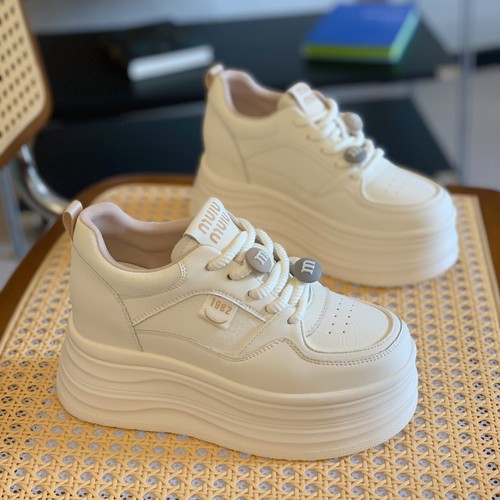 简约高级时尚百搭减龄学院风板鞋