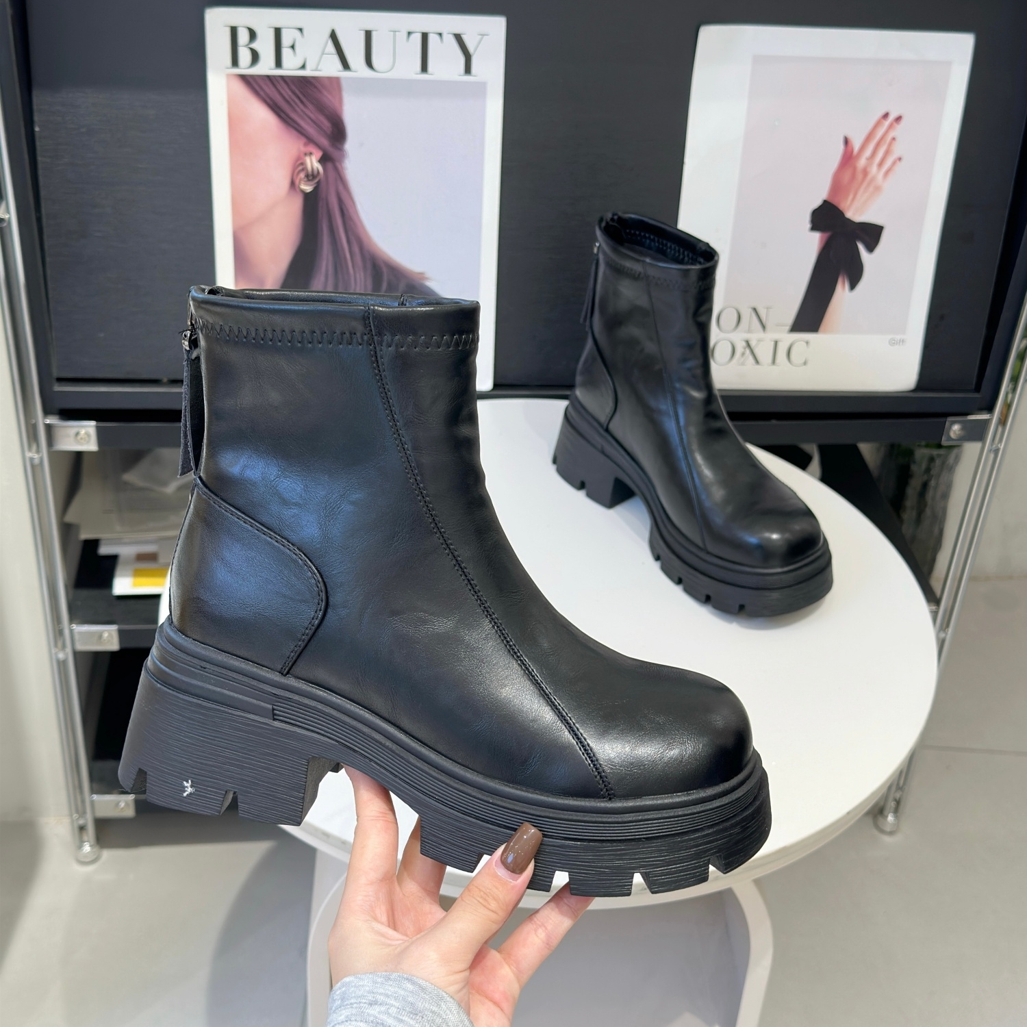 又酷又显瘦，腿型直接拉细瘦瘦靴