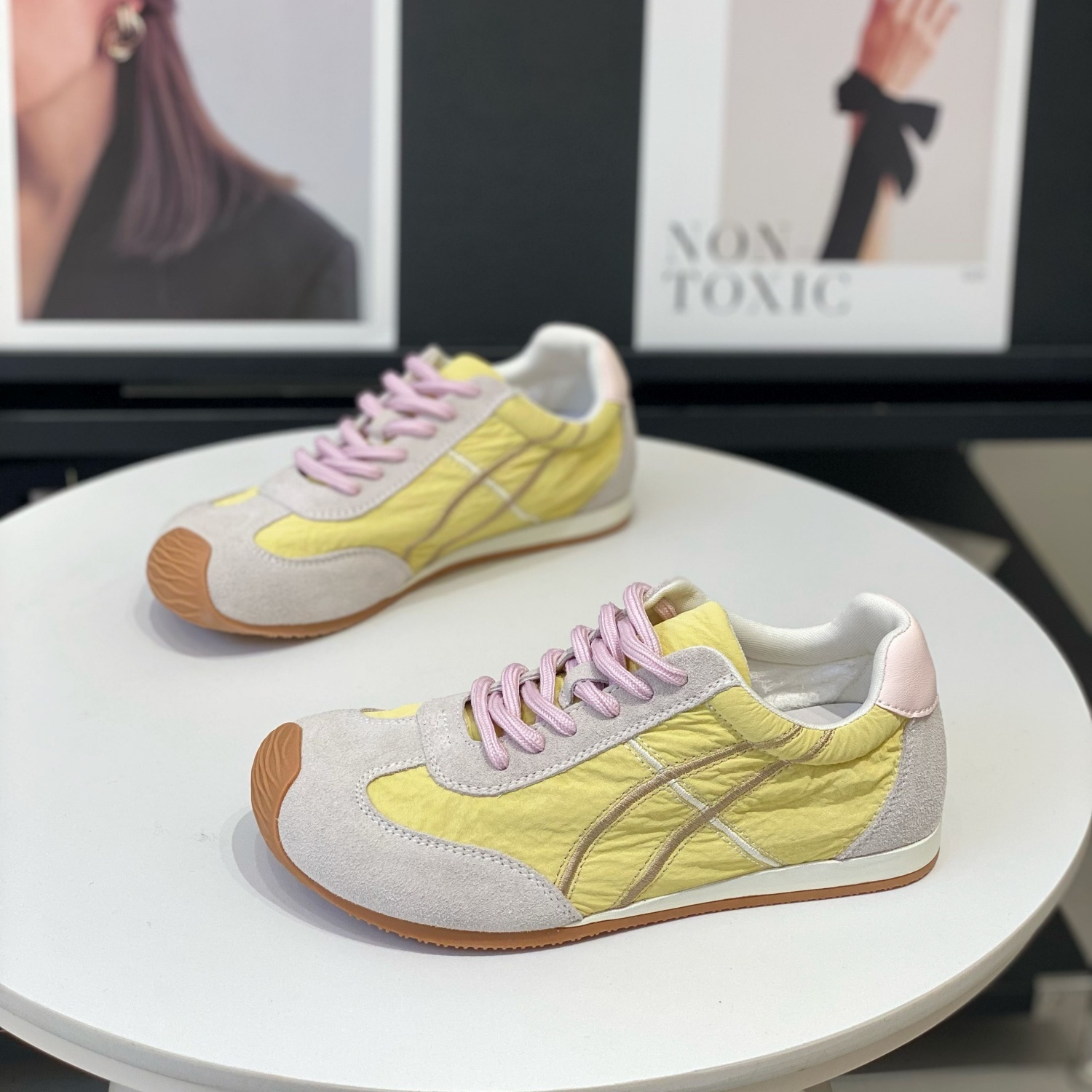 时尚拼色平底系带内增高休闲板鞋