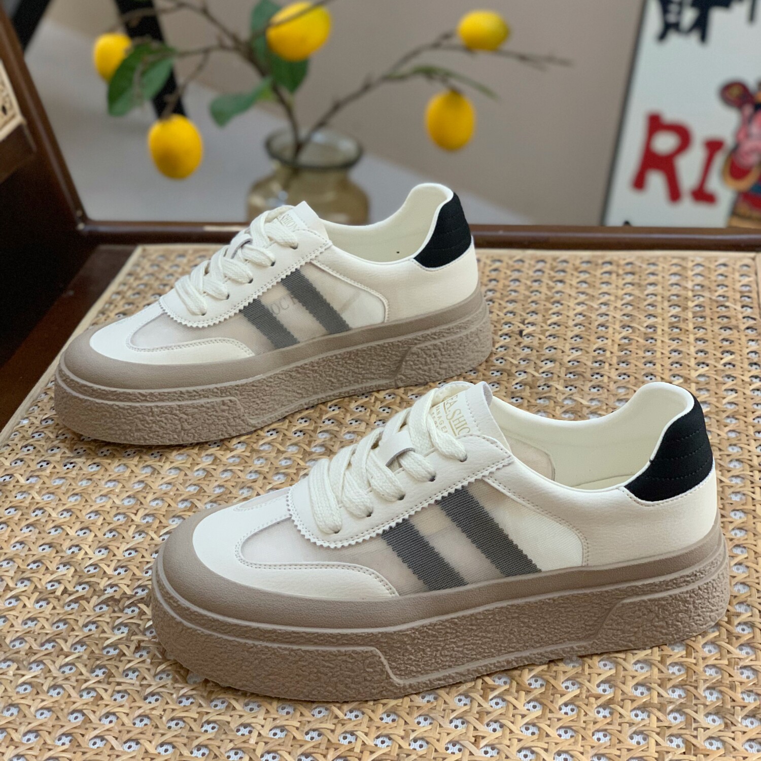 超火网纱小白鞋女2026新款夏季薄款透气复古德训鞋厚底显脚小板鞋