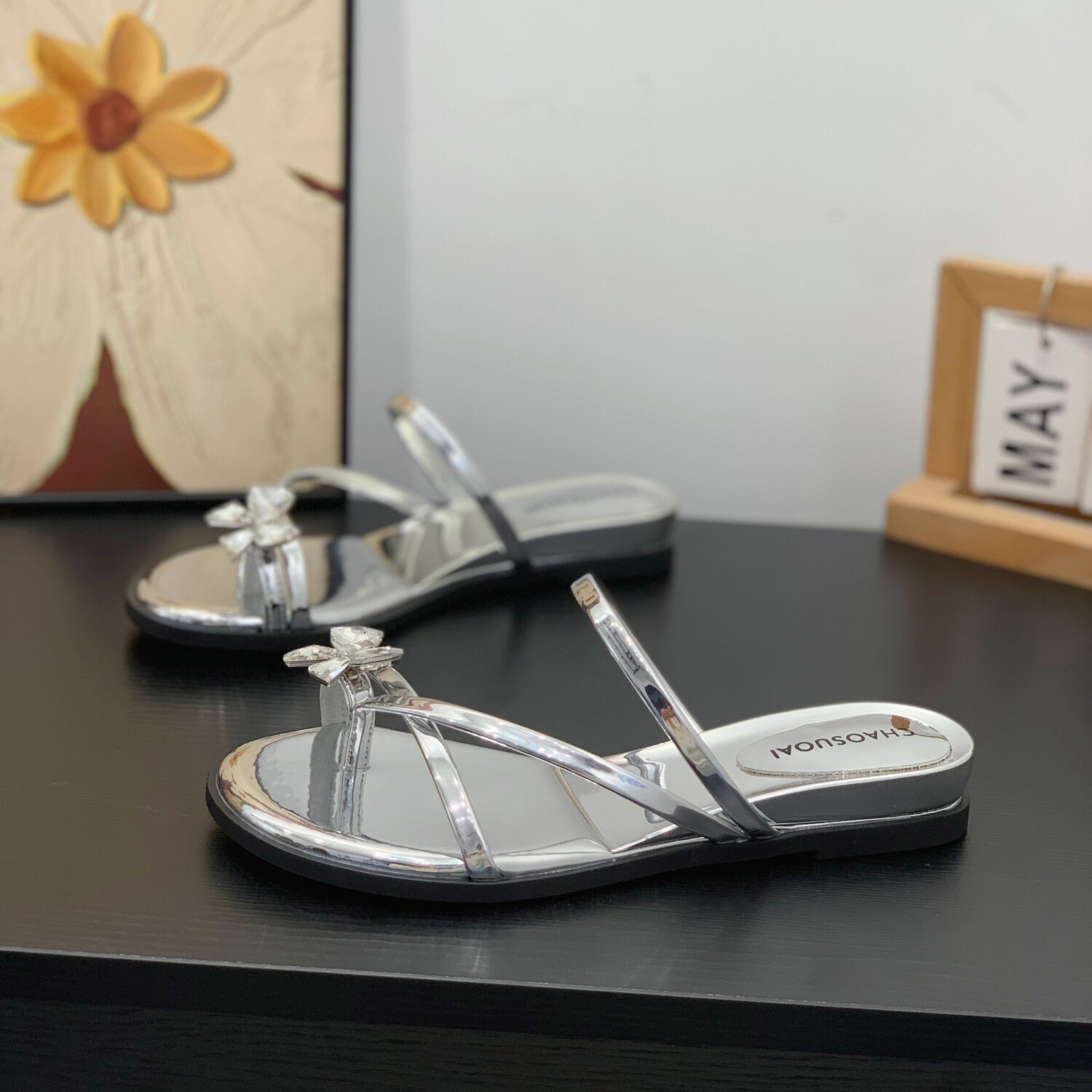 超火仙女风水钻蝴蝶结套趾一字拖女2026夏季新款平底夹趾外穿拖鞋