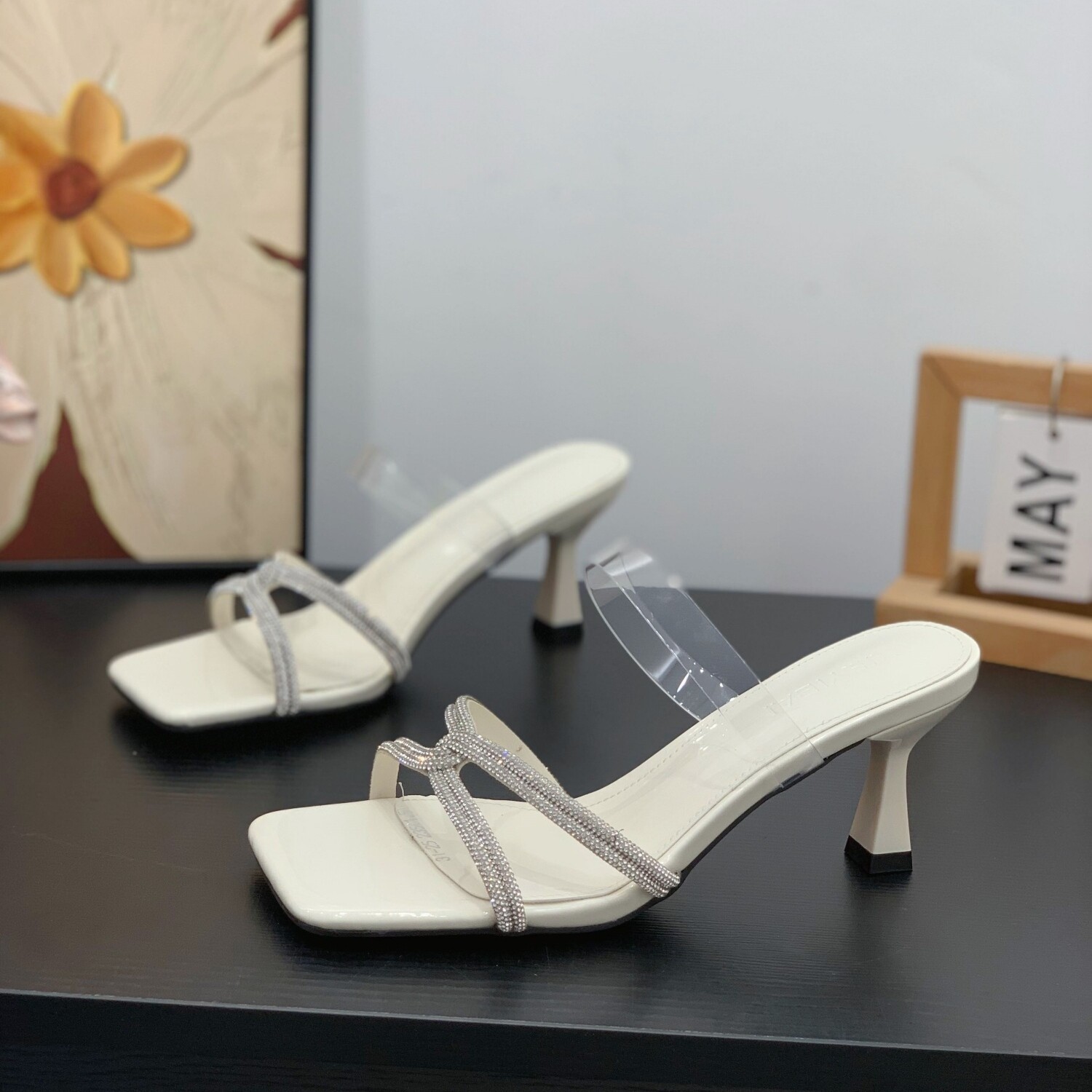 法式水钻一字拖鞋女夏外穿2026新款细跟7cm高跟鞋方头气质凉拖鞋