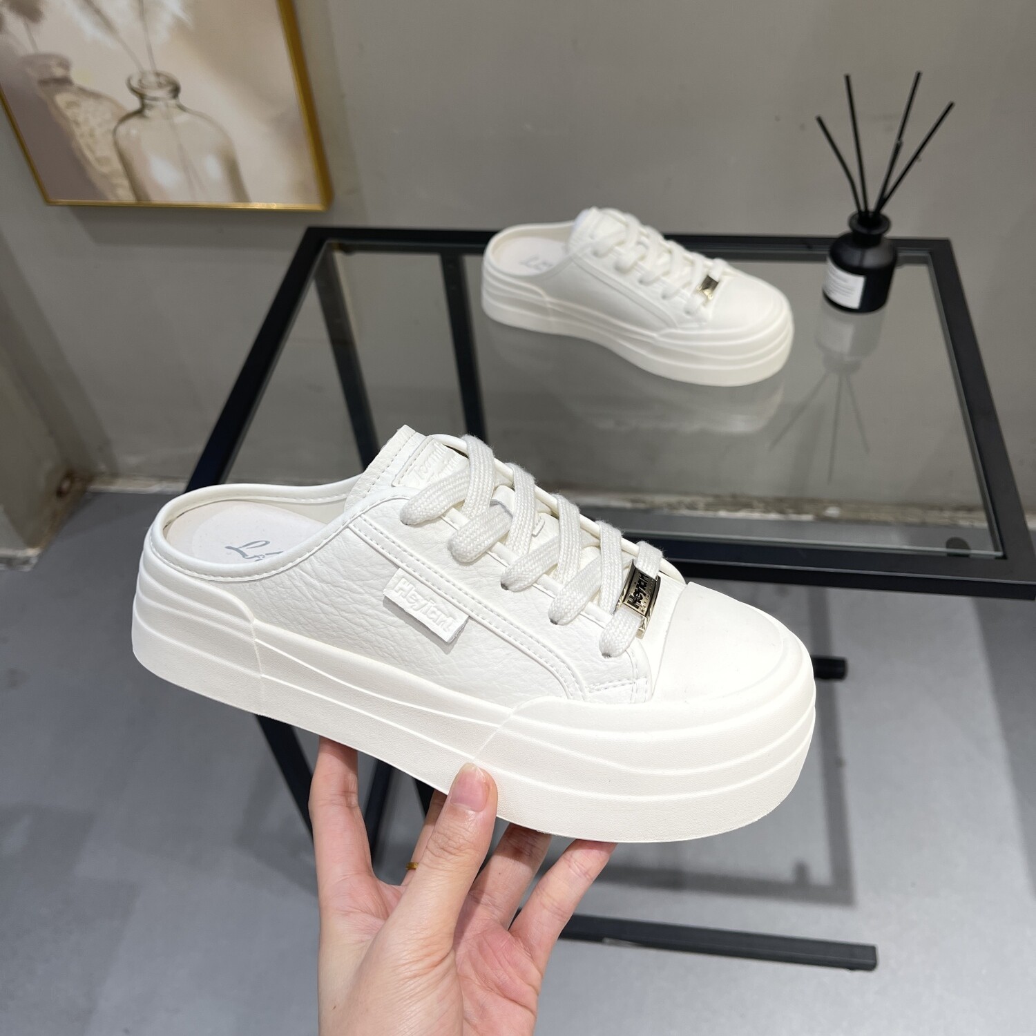 真皮小白鞋女无后跟懒人板鞋2026春夏新款超火厚底百搭包头半拖鞋