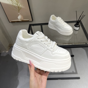 高级感厚底真皮小白鞋女2026春季新款ins潮小个子增高6cm松糕板鞋