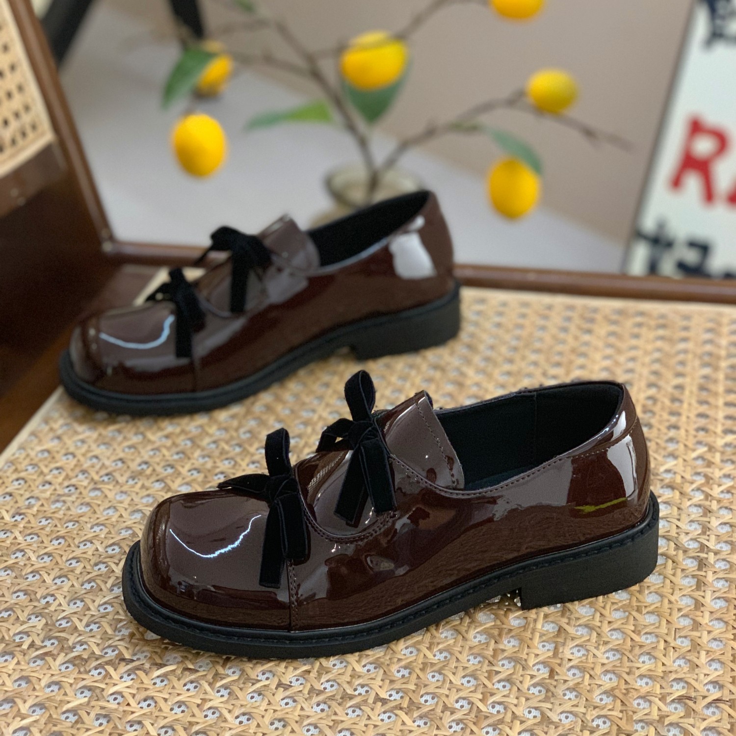 显脚小英伦风乐福鞋女2025春秋新款漆皮平底一脚蹬黑色复古小皮鞋