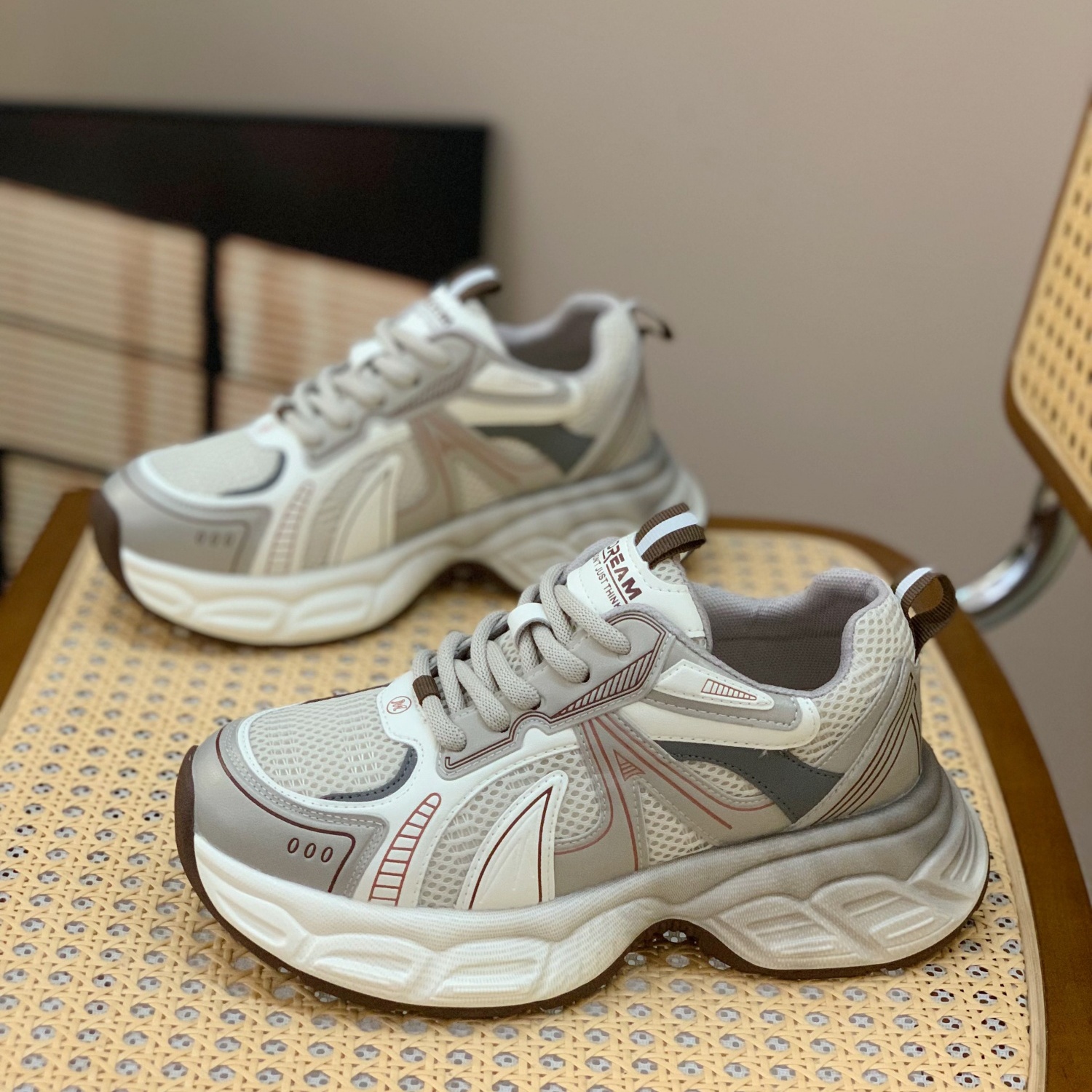 休闲复古透气显瘦系带运动老爹鞋