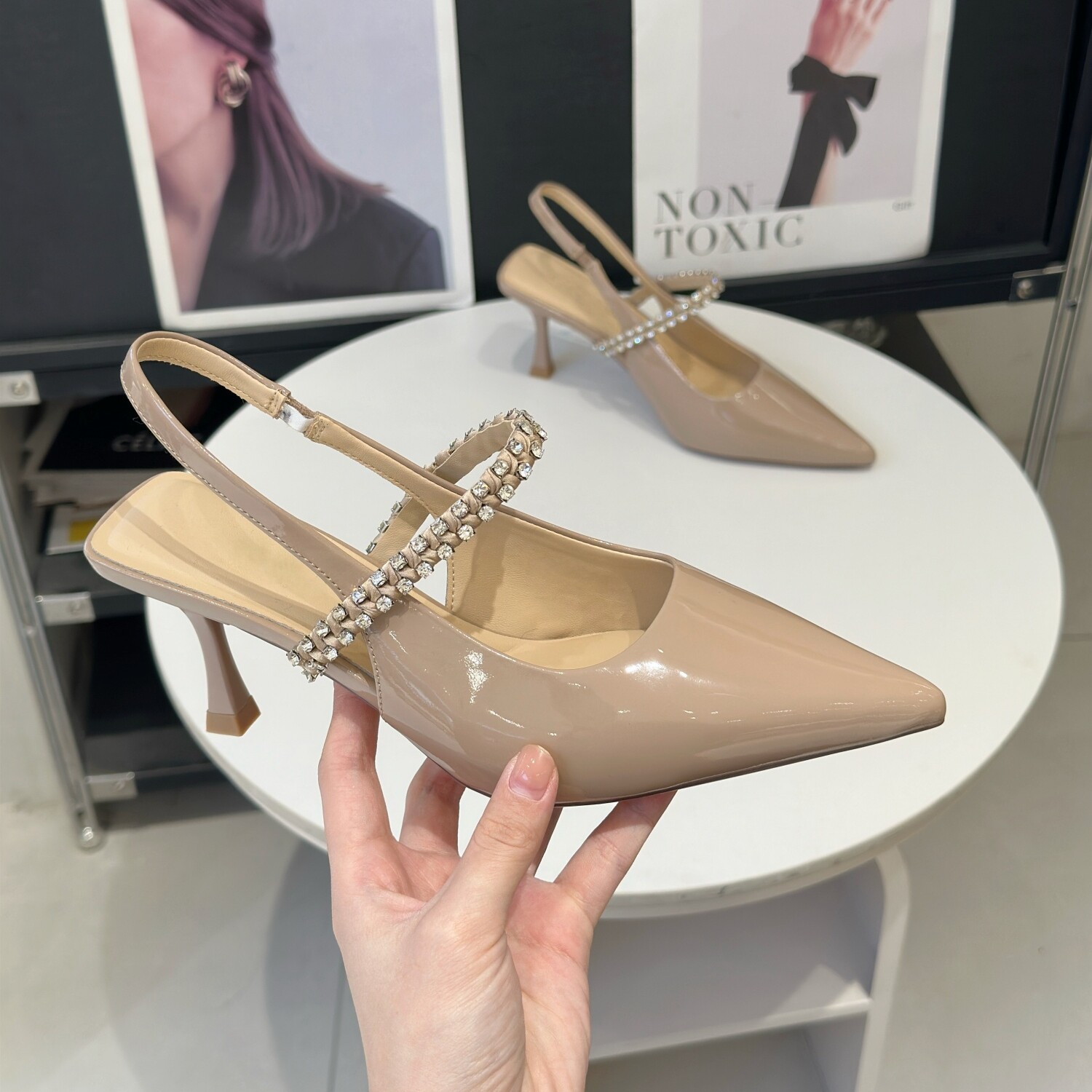 法式尖头水钻包头凉鞋女2026夏季新款配裙子温柔风细跟6cm高跟鞋