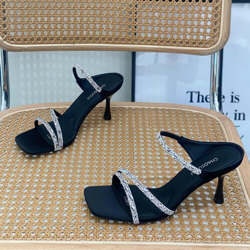 显脚白显气质配裙子水钻细跟凉鞋