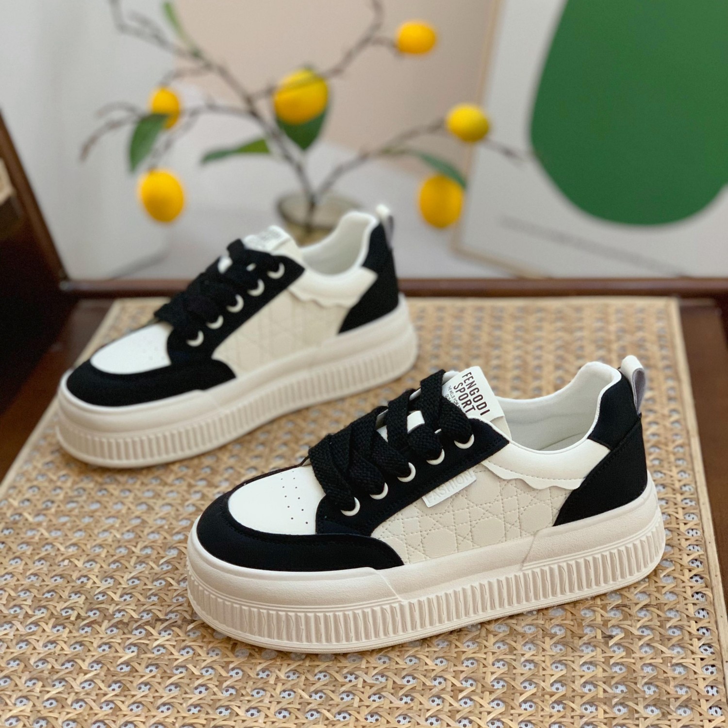 小白鞋女ins潮2026春季新款百搭爆款休闲真皮板鞋厚底增高运动鞋