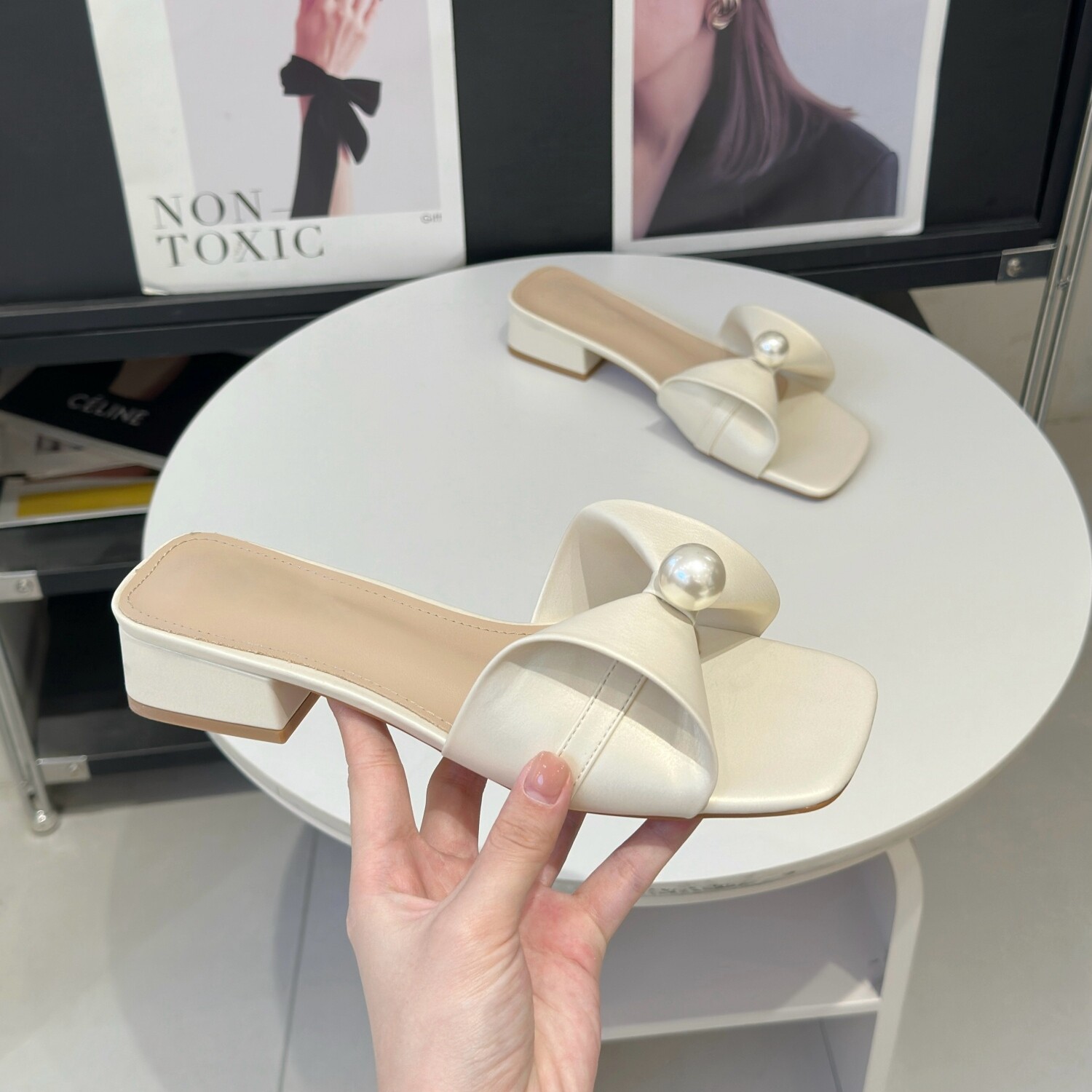仙女风珍珠蝴蝶结一字拖女夏外穿2026新款法式粗跟方头沙滩凉拖鞋