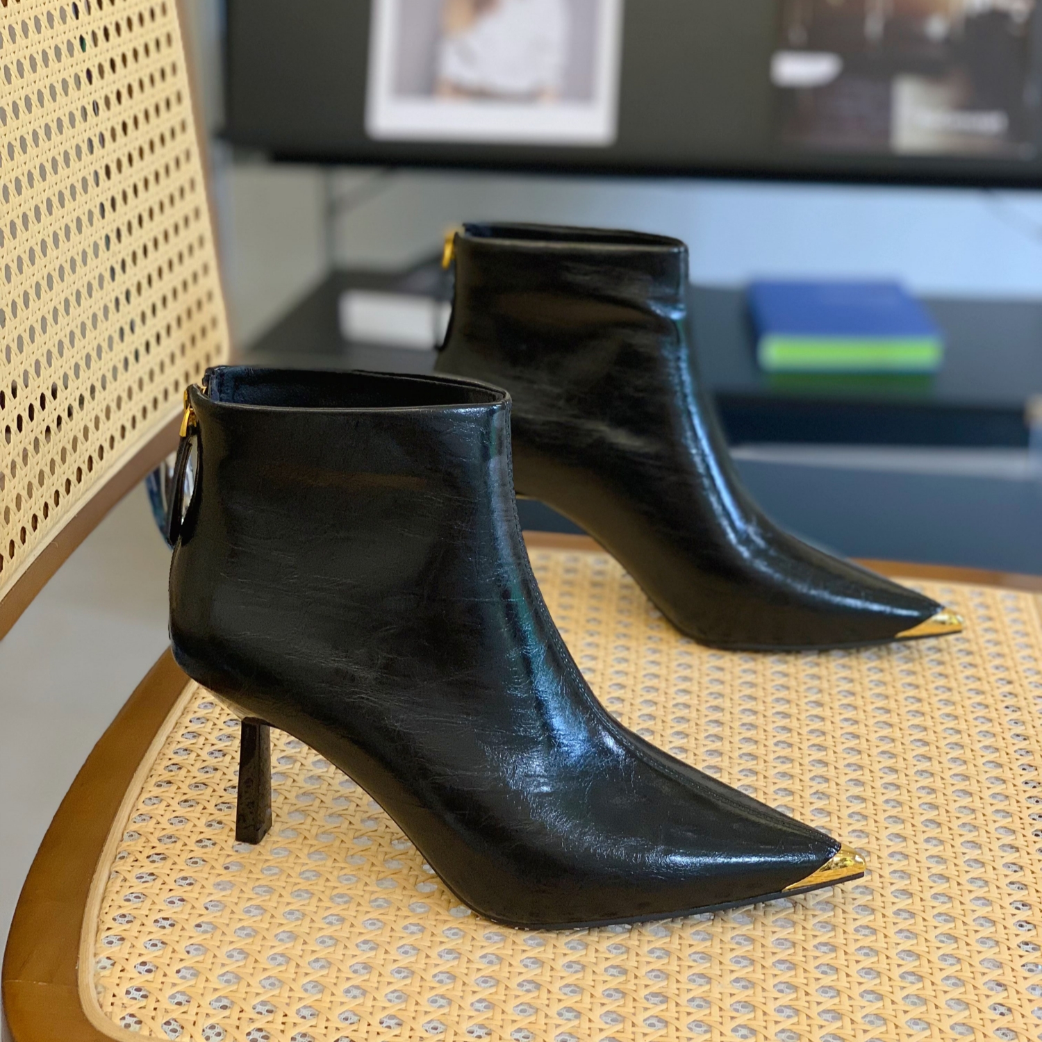 复古高级感优雅通勤御姐风时装靴